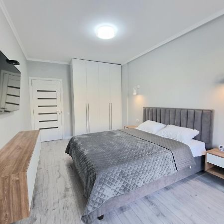 Center, Albisoara Str., 1Bedroom And Living With Balcony Chisinau Luaran gambar