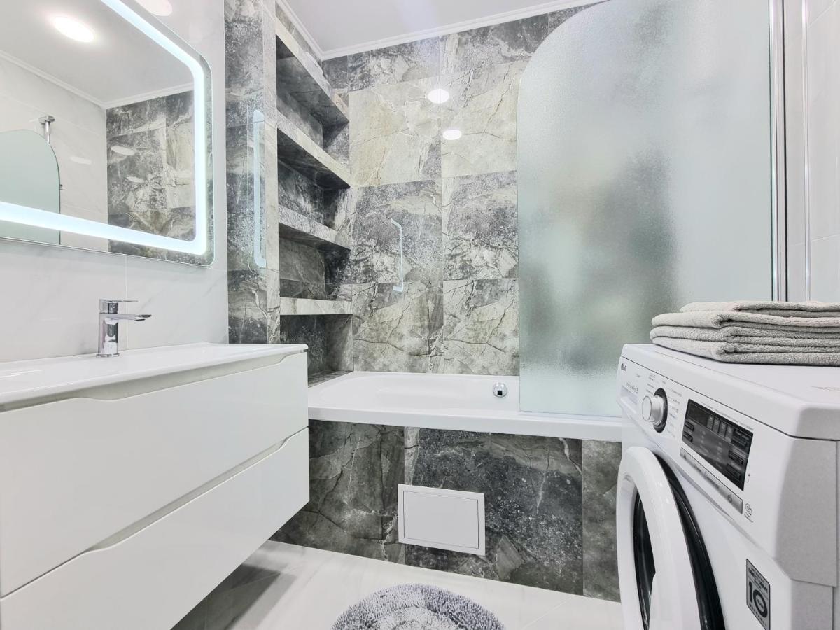 Center, Albisoara Str., 1Bedroom And Living With Balcony Chisinau Luaran gambar